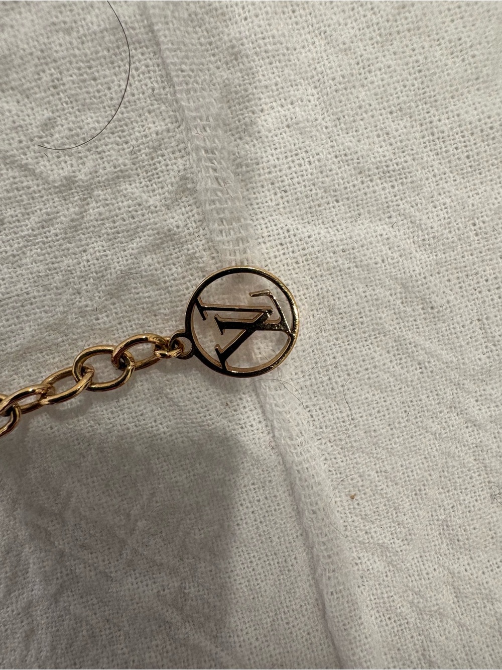 Louis Vuitton Essential V Perle Bracelet - Picture 4 of 5